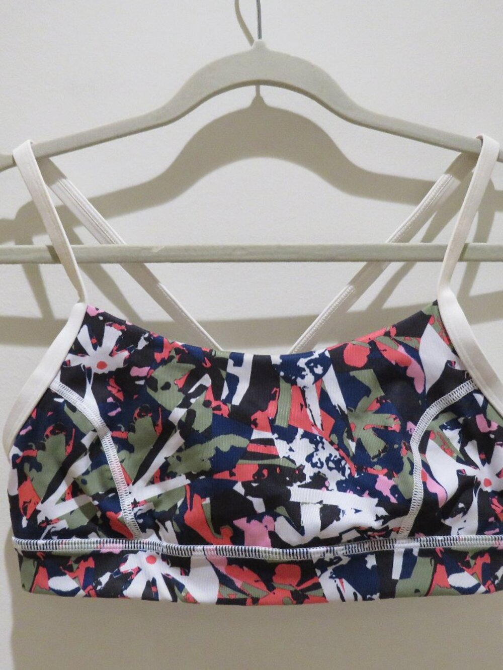 LULULEMON Rise and Run Bra Mini Pop Cut Boom Juice Multi / White Size 8 - Picture 2 of 10